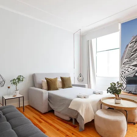 Pleasant Bedrooms In Shared House In The Center Of Praca Da Figueira 홈스테이 *