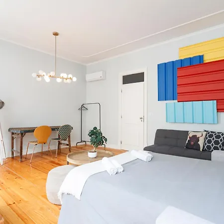 Ubytování v soukromí Pleasant Bedrooms In Shared House In The Center Of Praca Da Figueira Lisboa