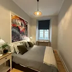 Pleasant Bedrooms In Shared House In The Center Of Praca Da Figueira
