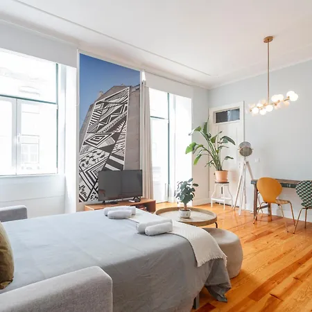 Pleasant Bedrooms In Shared House In The Center Of Praca Da Figueira