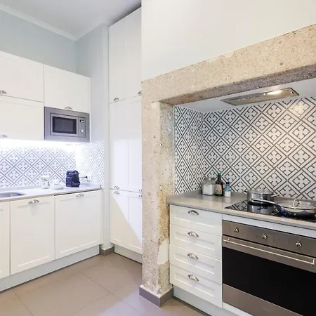 Pleasant Bedrooms In Shared House In The Center Of Praca Da Figueira *