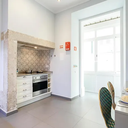 Pleasant Bedrooms In Shared House In The Center Of Praca Da Figueira Lisbon